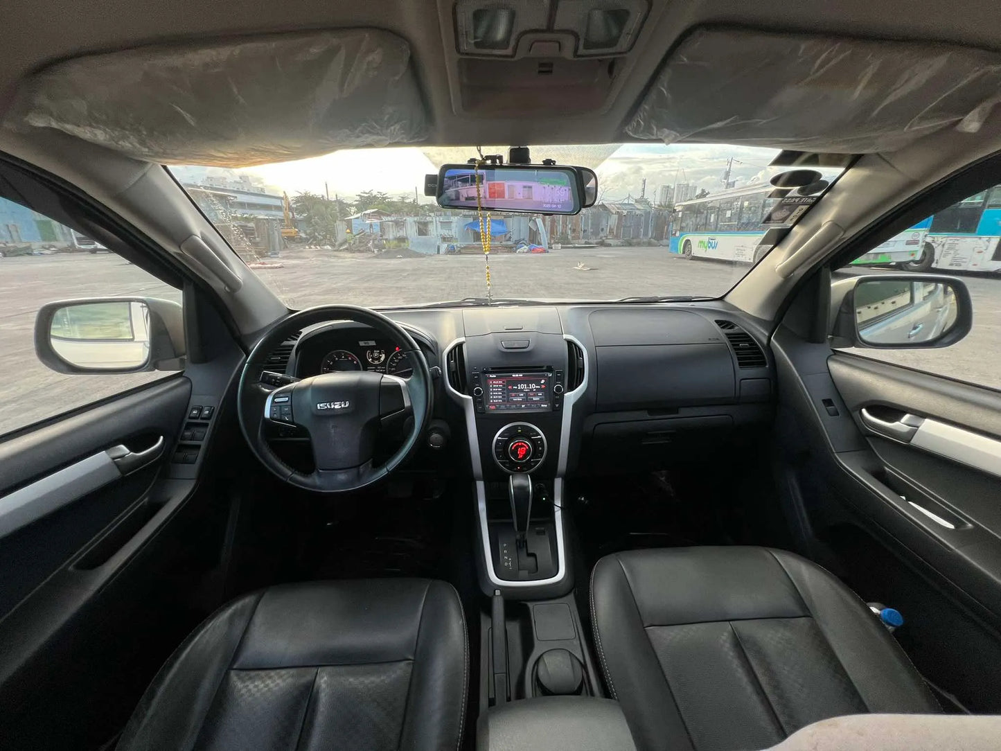 2017 ISUZU DMAX 3.0L 4X2 AUTOMATIC TRANSMISSION - Gold Aces Car Display Center