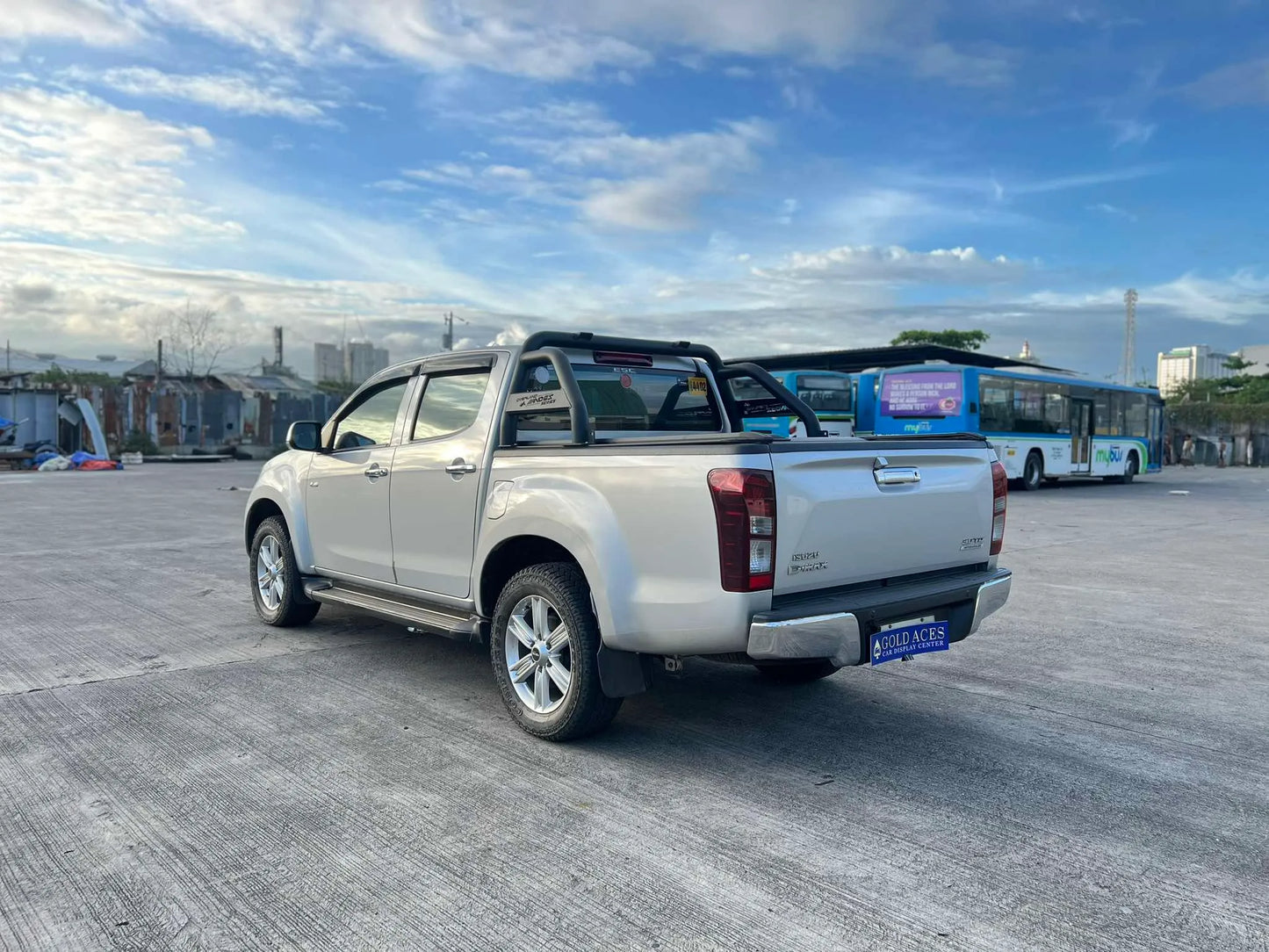 2017 ISUZU DMAX 3.0L 4X2 AUTOMATIC TRANSMISSION - Gold Aces Car Display Center