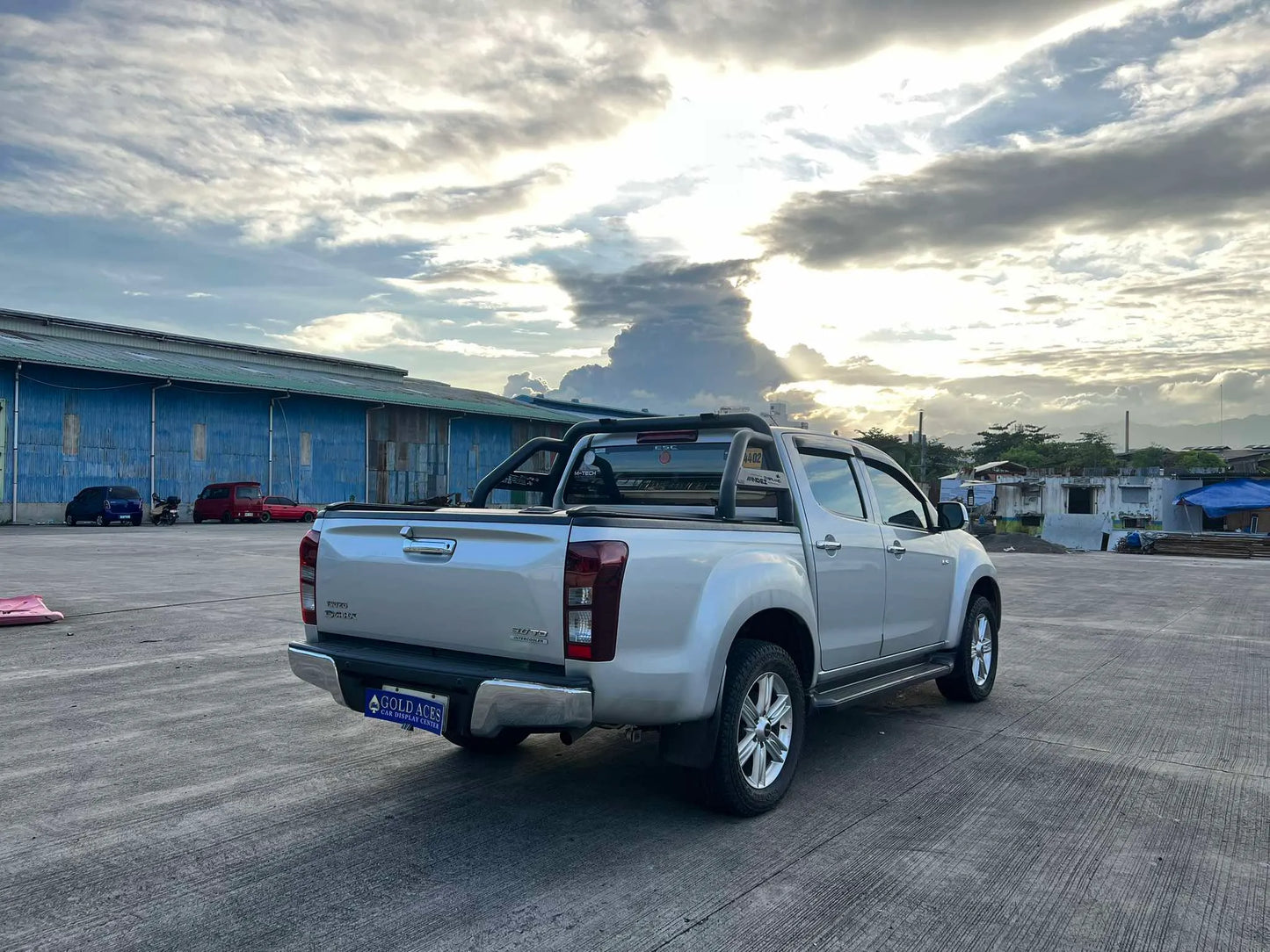 2017 ISUZU DMAX 3.0L 4X2 AUTOMATIC TRANSMISSION - Gold Aces Car Display Center