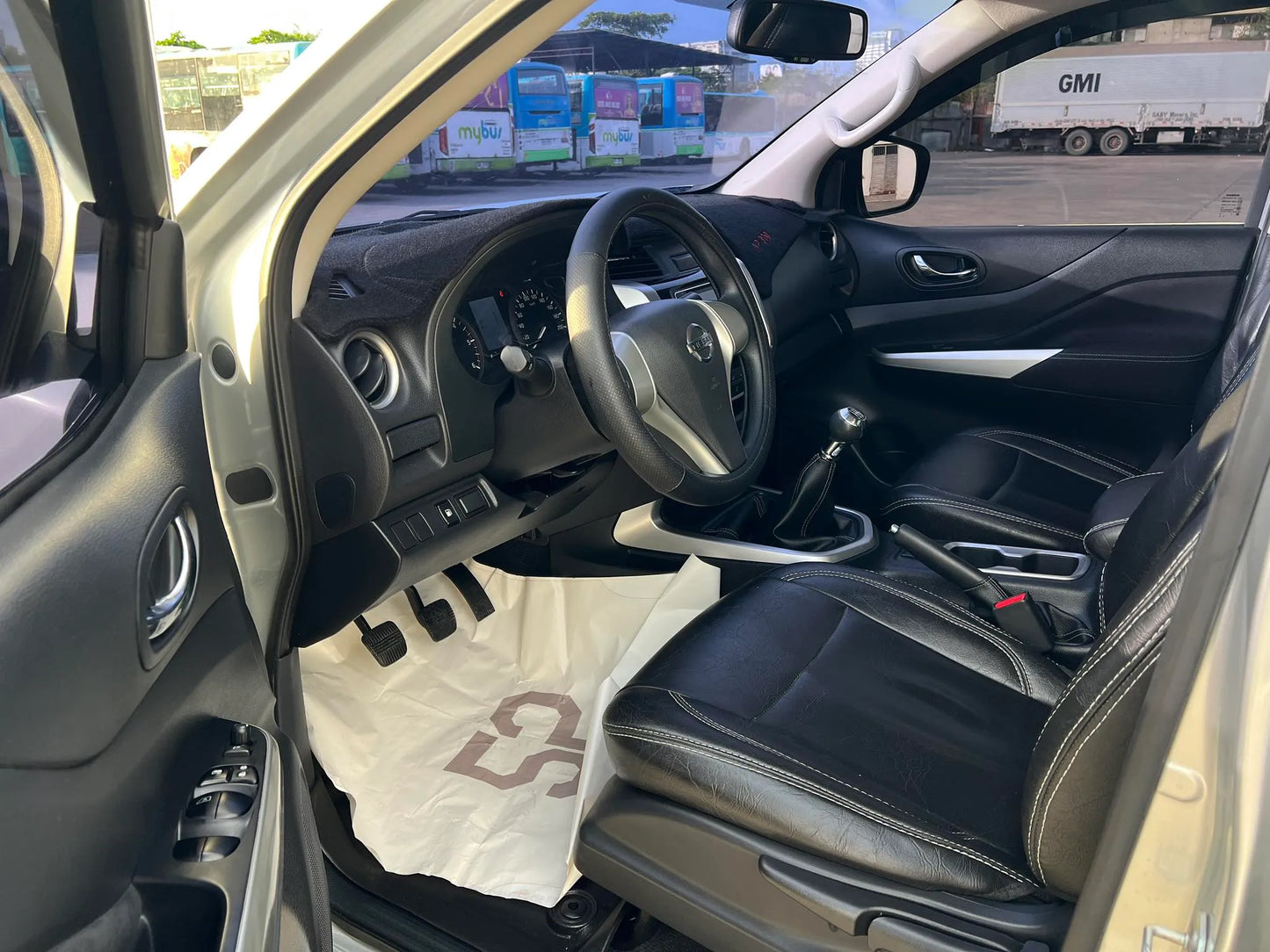 2020 NISSAN NAVARA 2.5L EL 4X2 MANUAL TRANSMISSION - Gold Aces Car Display Center