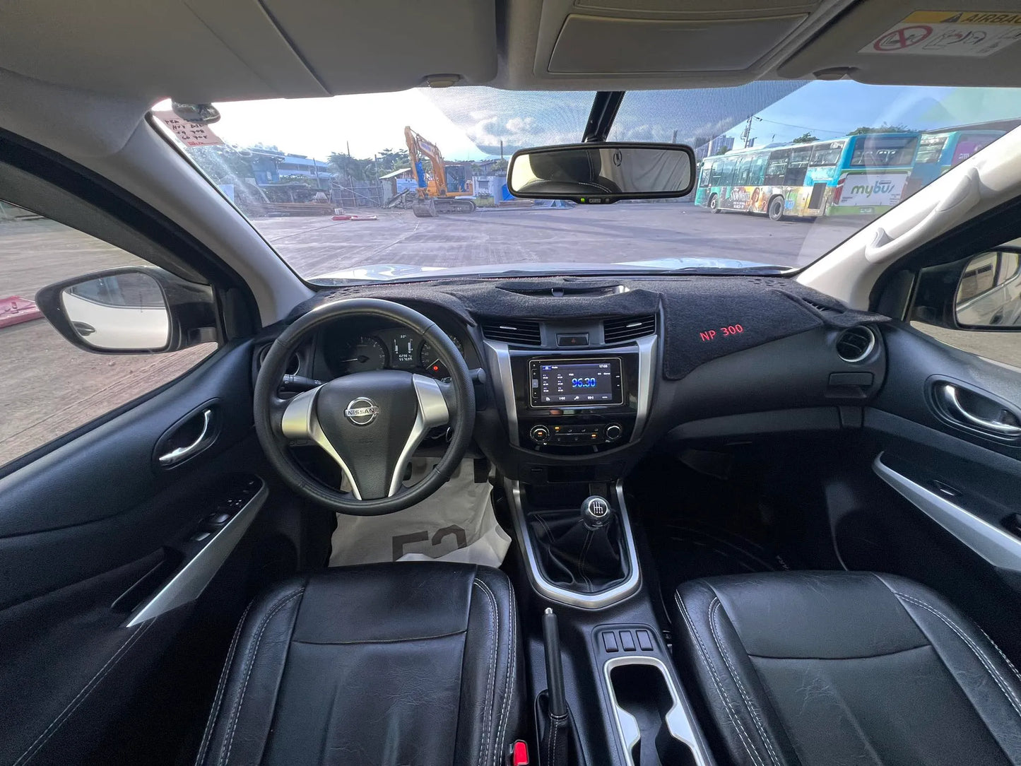 2020 NISSAN NAVARA 2.5L EL 4X2 MANUAL TRANSMISSION - Gold Aces Car Display Center