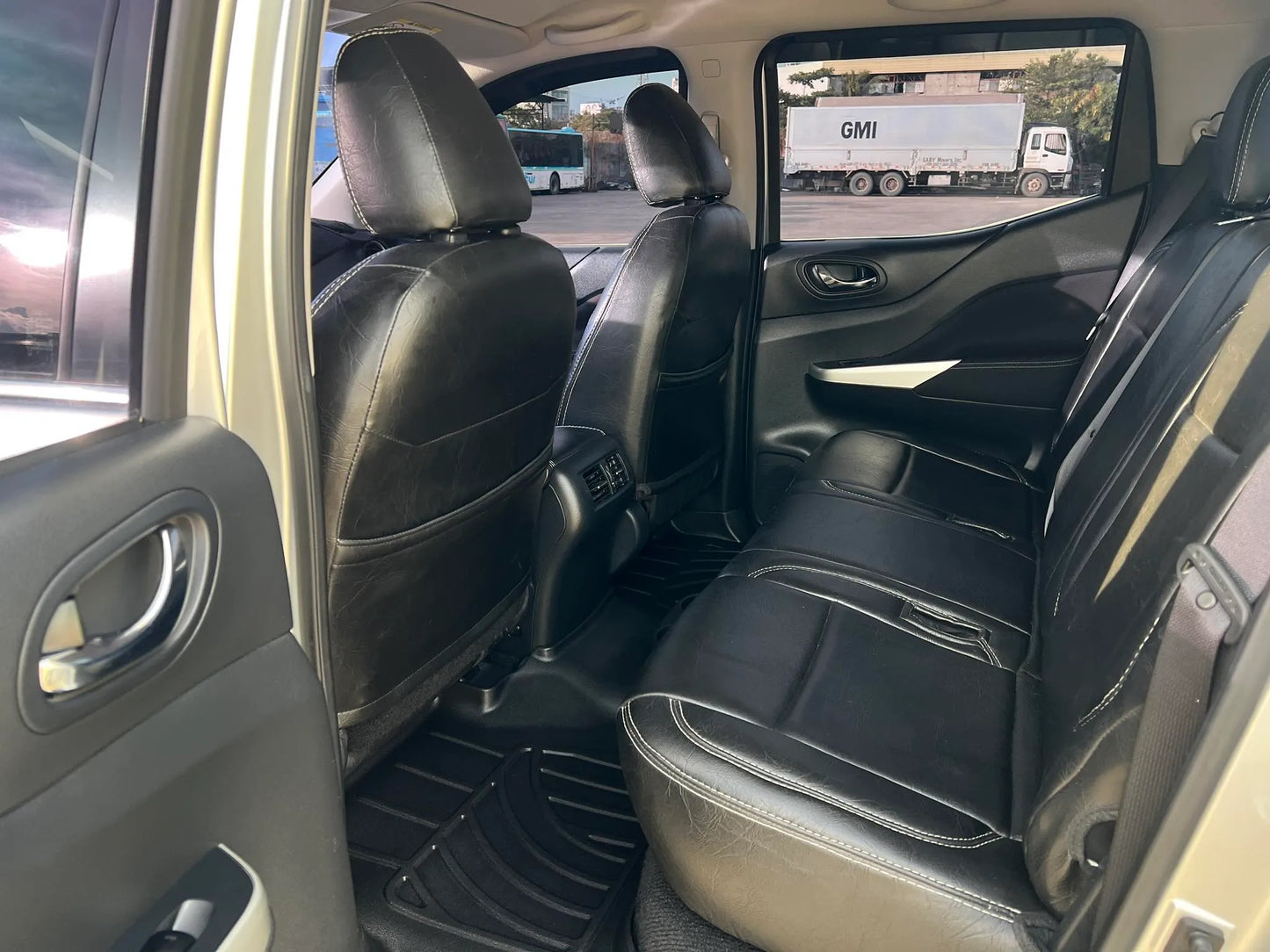 2020 NISSAN NAVARA 2.5L EL 4X2 MANUAL TRANSMISSION - Gold Aces Car Display Center