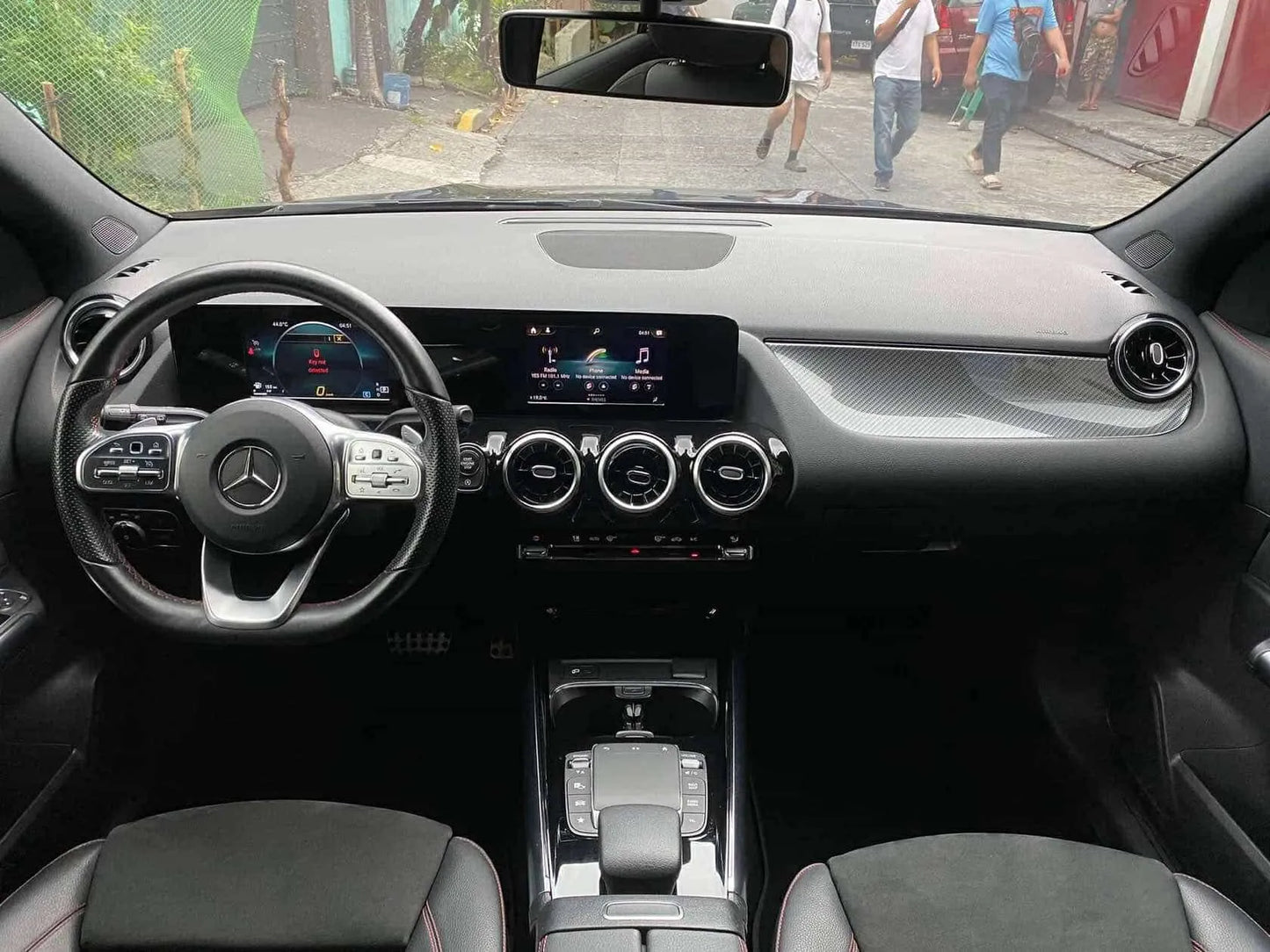 2021 MERCEDES BENZ GLA CLASS GLA200 AMG LINE AUTOMATIC TRANSMISSION - Gold Aces Car Display Center