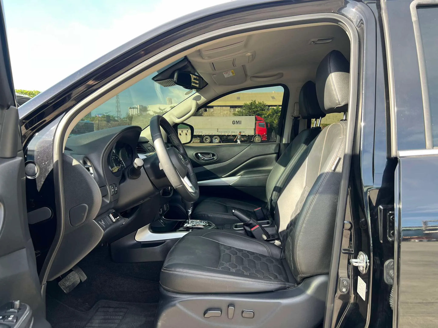 2021 NISSAN NAVARA 2.5L VL 4X2 AUTOMATIC TRANSMISSION - Gold Aces Car Display Center