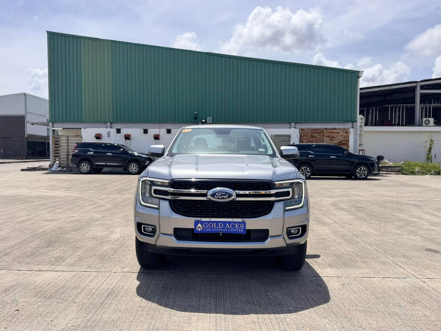2023 FORD RANGER XLT 2.2L 4X2 AUTOMATIC TRANSMISSION (6T KMS ONLY!) - Gold Aces Car Display Center