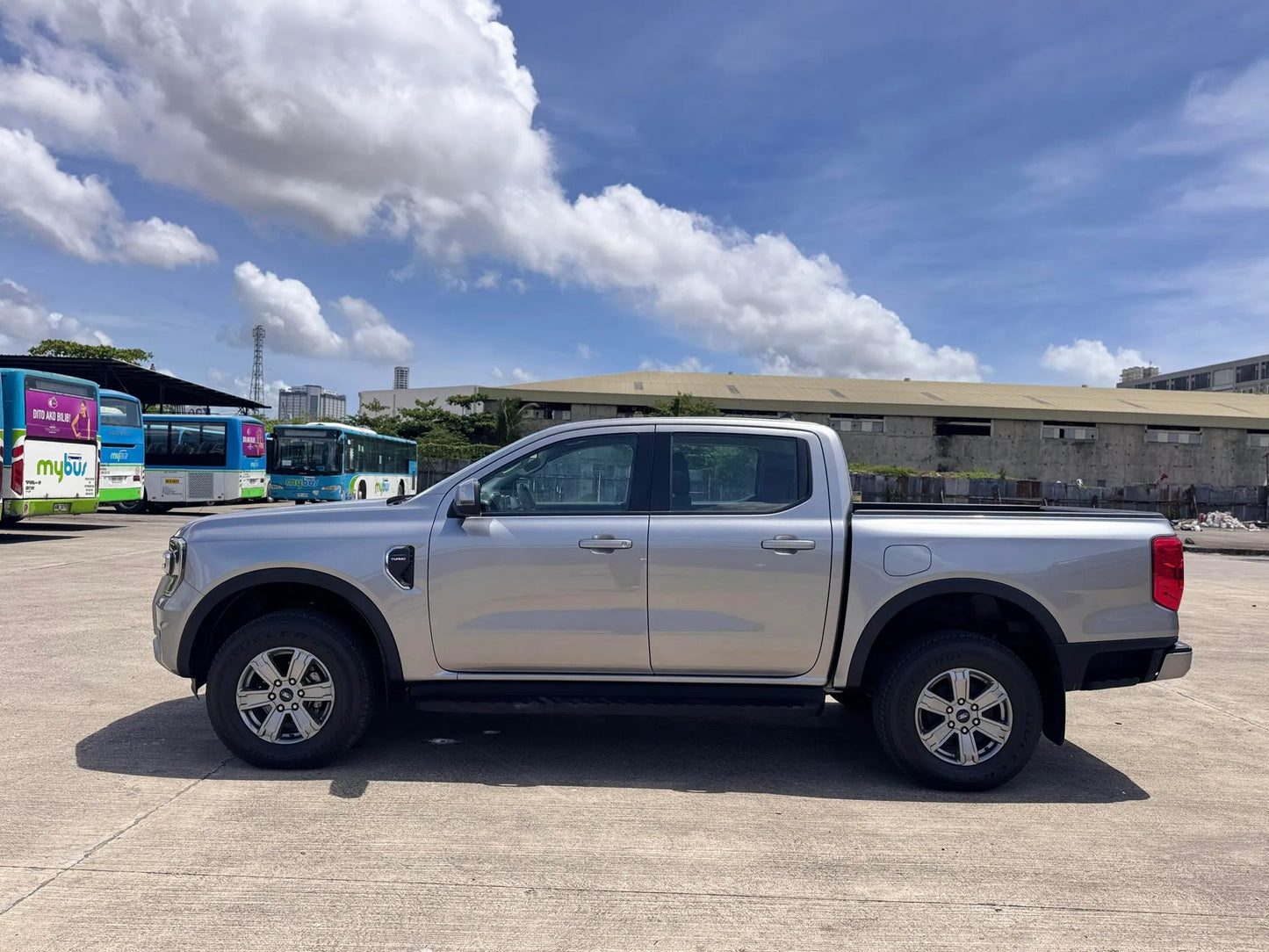 2023 FORD RANGER XLT 2.2L 4X2 AUTOMATIC TRANSMISSION (6T KMS ONLY!) - Gold Aces Car Display Center