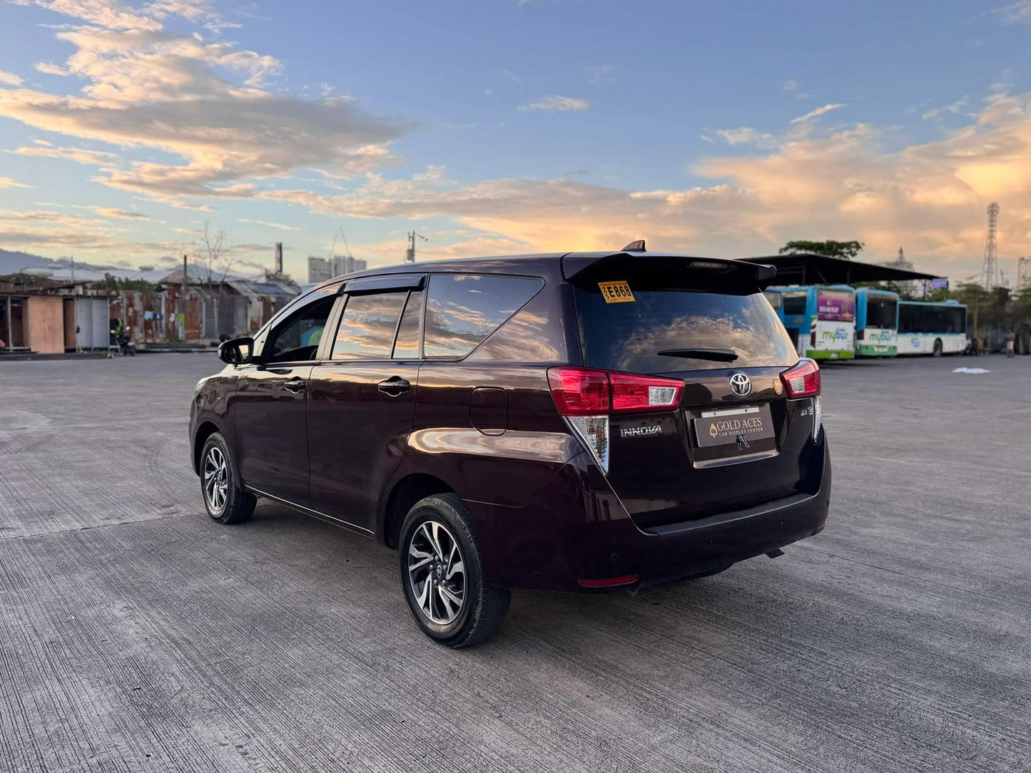 2023 TOYOTA INNOVA 2.8L E AUTOMATIC TRANSMISSION - Gold Aces Car Display Center