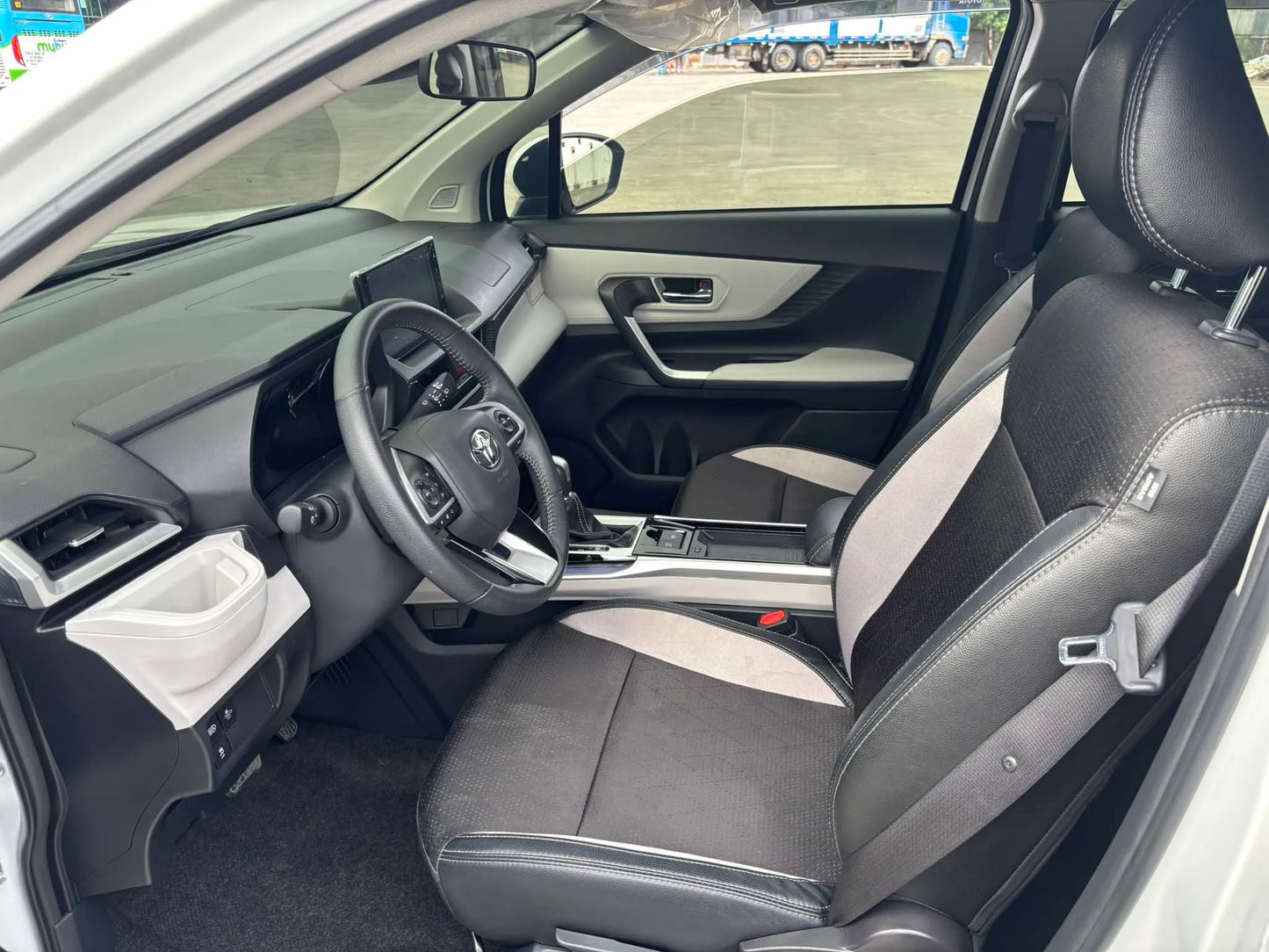 2023 TOYOTA VELOZ 1.5L CVT (11T KMS ONLY!) - Gold Aces Car Display Center