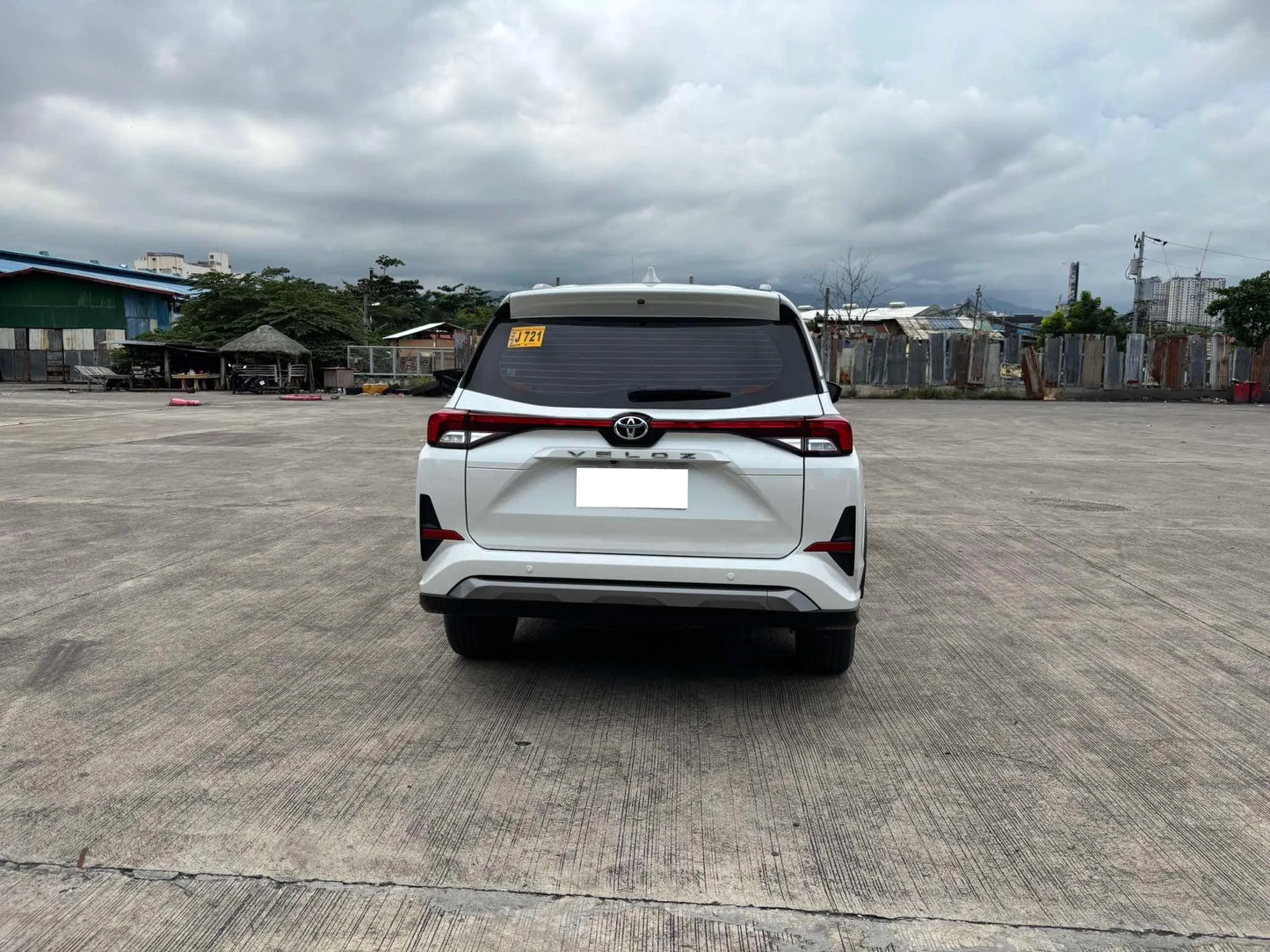 2023 TOYOTA VELOZ 1.5L CVT (11T KMS ONLY!) - Gold Aces Car Display Center