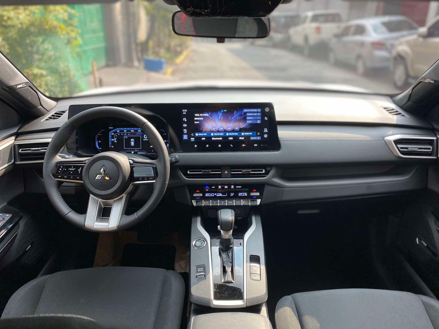 2025 MITSUBISHI XFORCE GLS 1.5LG 2WD AUTOMATIC TRANSMISSION (ALMOST BRAND NEW) Gold Aces Car Display Center