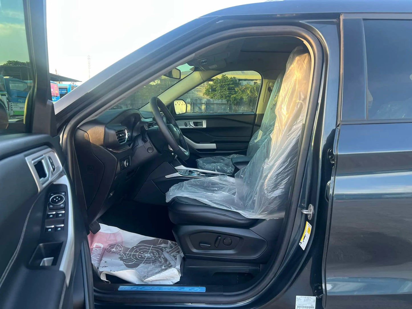 2024 FORD EXPLORER 2.3L LIMITED 4X4 V6 AUTOMATIC TRANSMISSION (99KM ONLY!) Gold Aces Car Display Center