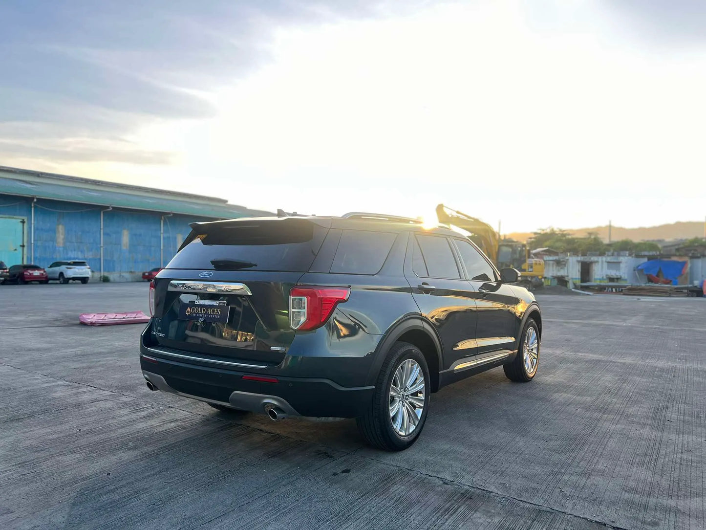 2024 FORD EXPLORER 2.3L LIMITED 4X4 V6 AUTOMATIC TRANSMISSION (99KM ONLY!) Gold Aces Car Display Center