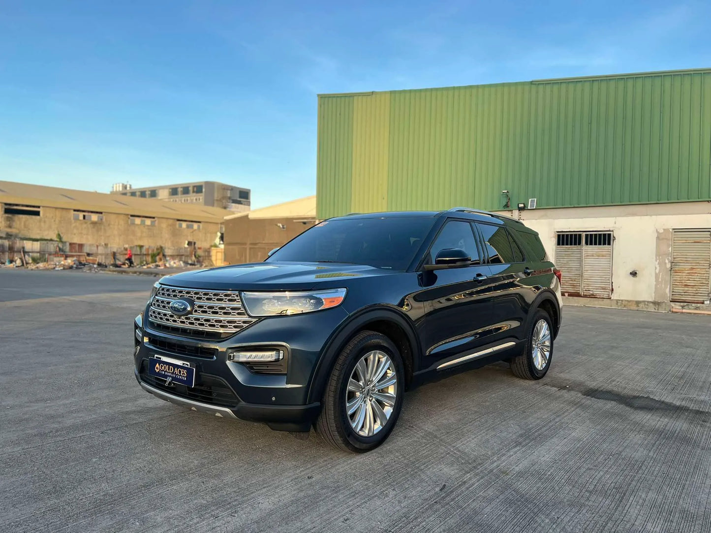 2024 FORD EXPLORER 2.3L LIMITED 4X4 V6 AUTOMATIC TRANSMISSION (99KM ONLY!) Gold Aces Car Display Center