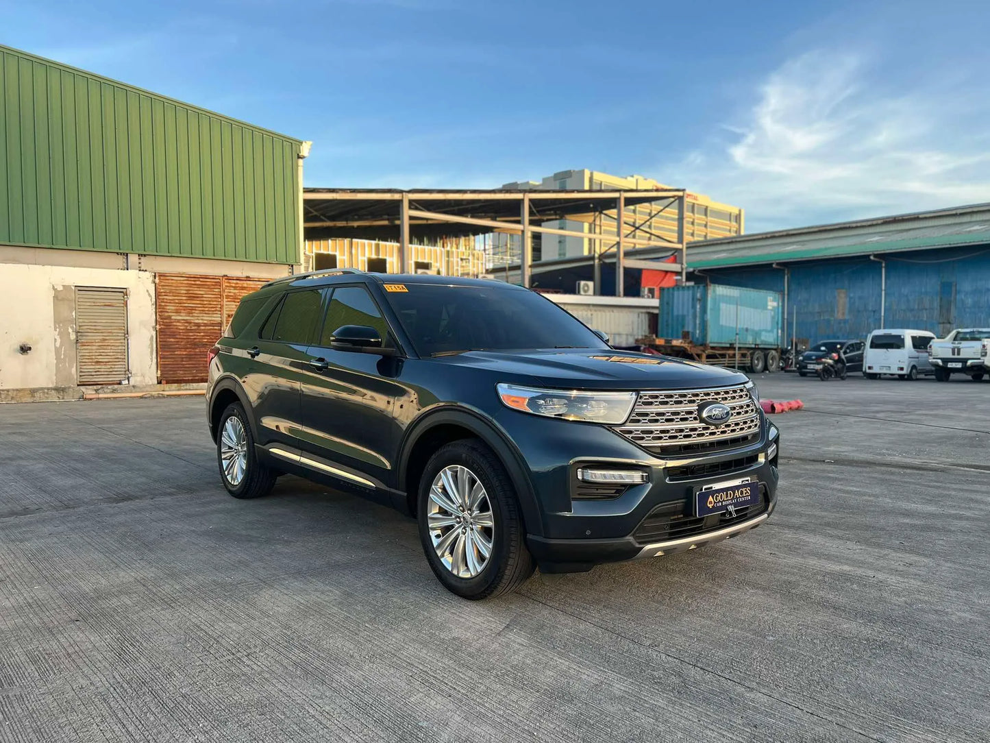 2024 FORD EXPLORER 2.3L LIMITED 4X4 V6 AUTOMATIC TRANSMISSION (99KM ONLY!) Gold Aces Car Display Center