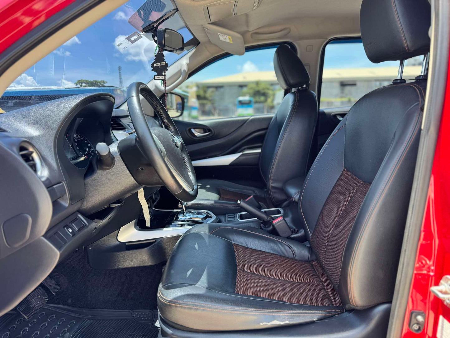 2020 NISSAN NAVARA 2.5L EL 4X2 AUTOMATIC TRANSMISSION Gold Aces Car Display Center