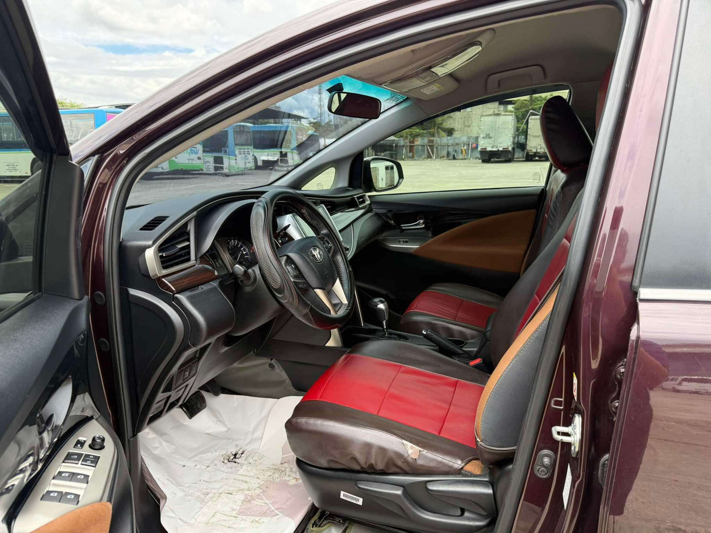 2017 TOYOTA INNOVA V DIESEL 2.8L AUTOMATIC TRANSMISSION (46TKM ONLY!) Gold Aces Car Display Center