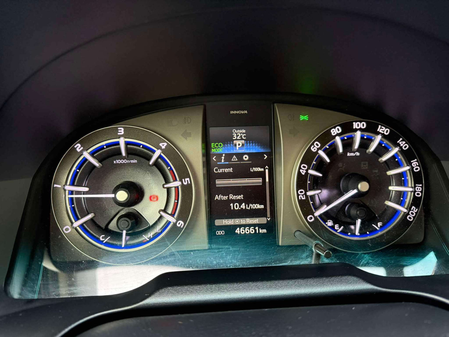2017 TOYOTA INNOVA V DIESEL 2.8L AUTOMATIC TRANSMISSION (46TKM ONLY!) Gold Aces Car Display Center
