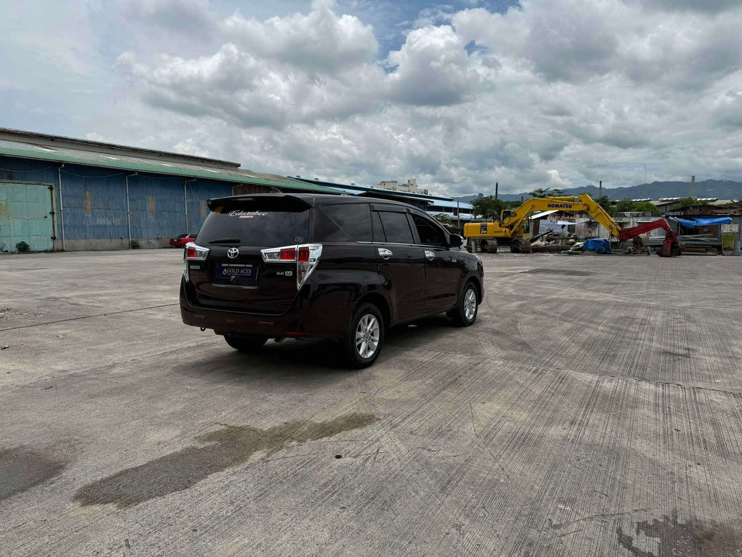 2017 TOYOTA INNOVA V DIESEL 2.8L AUTOMATIC TRANSMISSION (46TKM ONLY!) Gold Aces Car Display Center