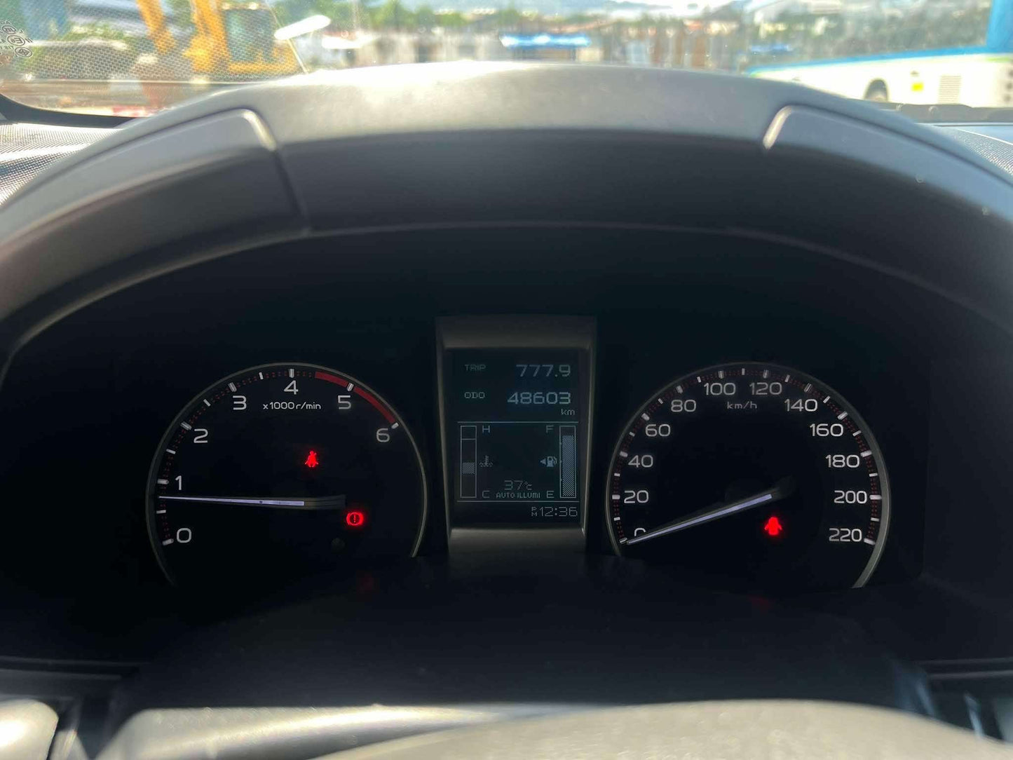 2015 ISUZU DMAX 2.5L 4X2 MANUAL TRANSMISSION (48TKM ONLY!!) Gold Aces Car Display Center