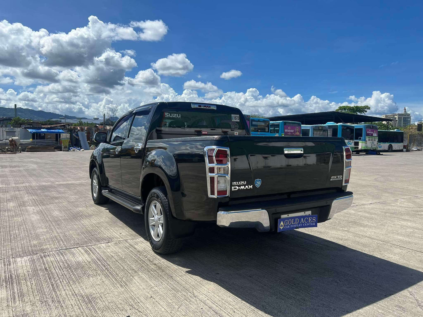 2015 ISUZU DMAX 2.5L 4X2 MANUAL TRANSMISSION (48TKM ONLY!!) Gold Aces Car Display Center
