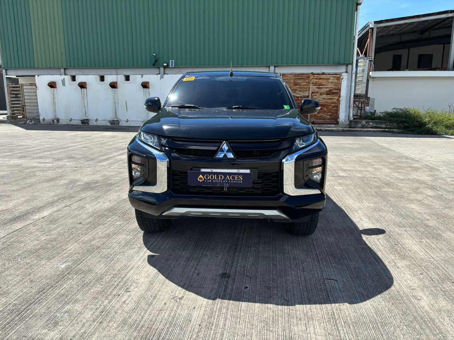 2023 MITSUBISHI STRADA GLS 2.4L 4X2 AUTOMATIC TRANSMISSION Gold Aces Car Display Center