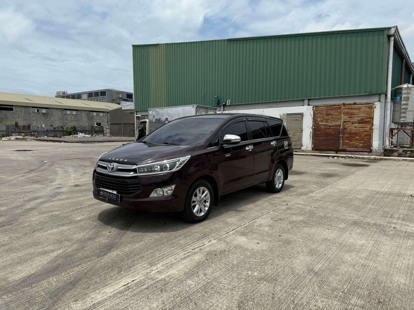 2017 TOYOTA INNOVA V DIESEL 2.8L AUTOMATIC TRANSMISSION (46TKM ONLY!) Gold Aces Car Display Center