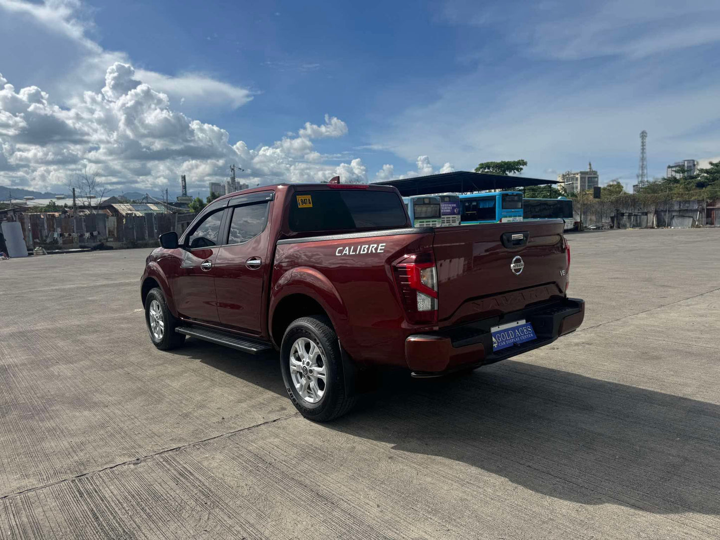 2025 NISSAN NAVARA 2.5L VE CALIBRE 4X2 MANUAL TRANSMISSION Gold Aces Car Display Center