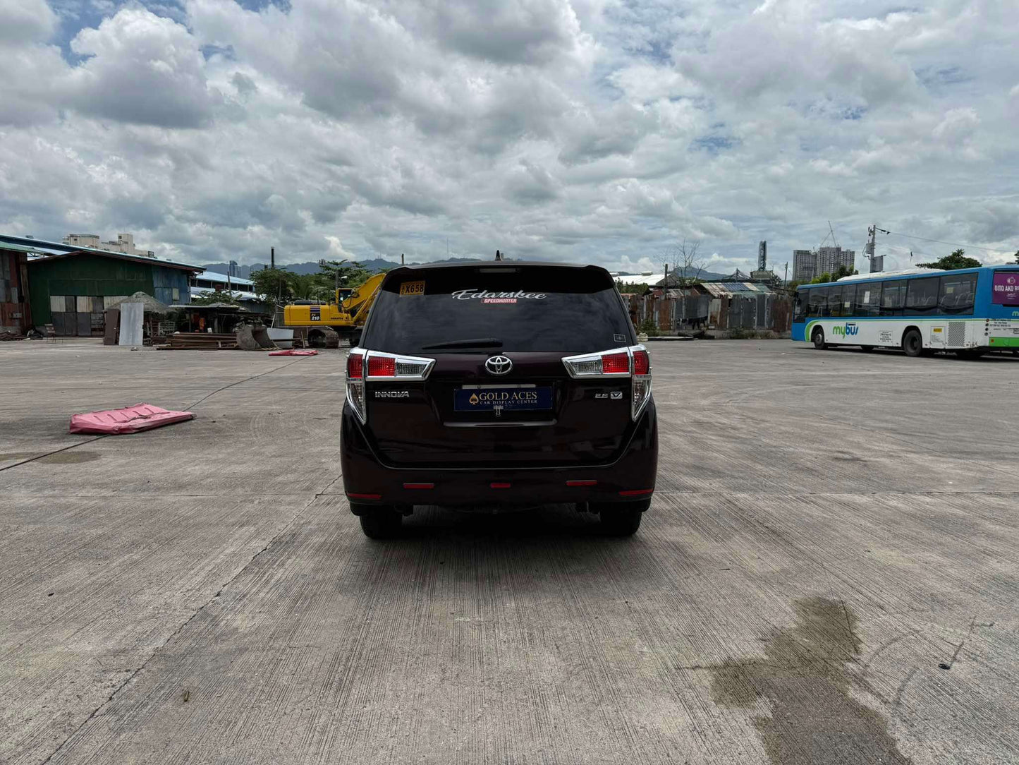 2017 TOYOTA INNOVA V DIESEL 2.8L AUTOMATIC TRANSMISSION (46TKM ONLY!) Gold Aces Car Display Center