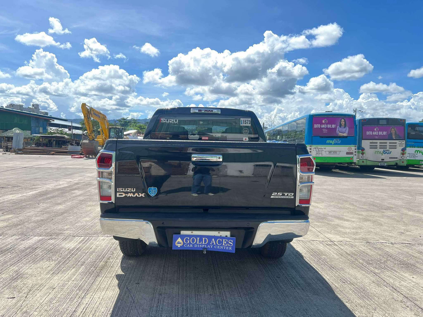 2015 ISUZU DMAX 2.5L 4X2 MANUAL TRANSMISSION (48TKM ONLY!!) Gold Aces Car Display Center