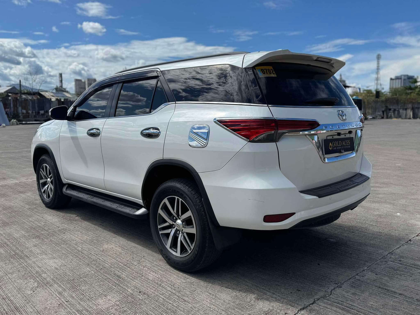 2017 TOYOTA FORTUNER 2.4L V 4X2 AUTOMATIC TRANSMISSION Gold Aces Car Display Center