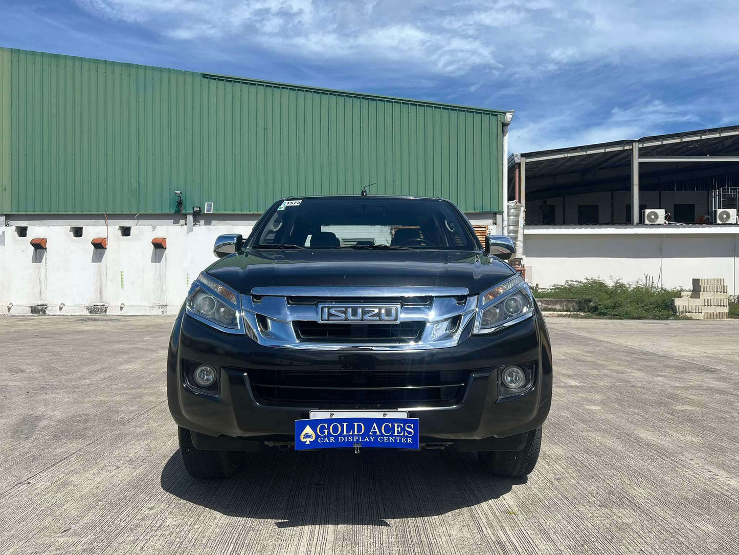 2015 ISUZU DMAX 2.5L 4X2 MANUAL TRANSMISSION (48TKM ONLY!!) Gold Aces Car Display Center