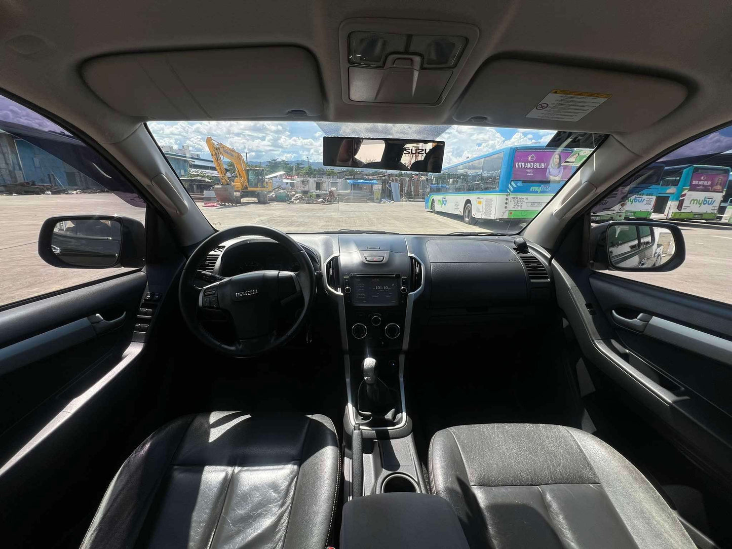 2015 ISUZU DMAX 2.5L 4X2 MANUAL TRANSMISSION (48TKM ONLY!!) Gold Aces Car Display Center
