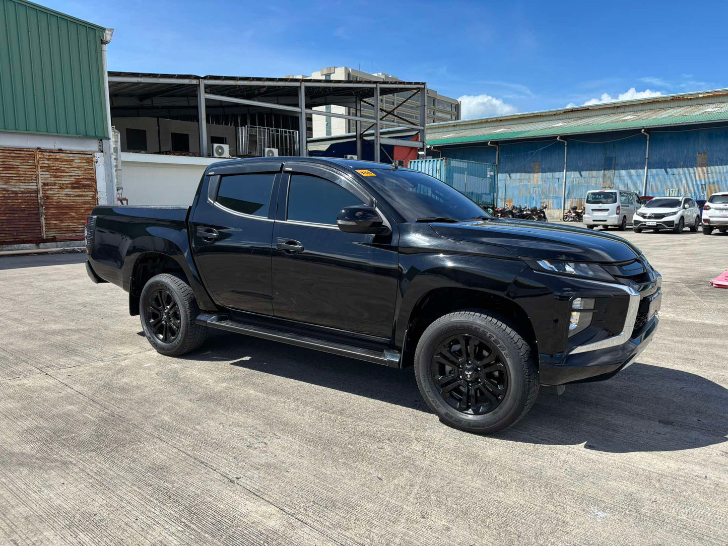 2023 MITSUBISHI STRADA GLS 2.4L 4X2 AUTOMATIC TRANSMISSION Gold Aces Car Display Center