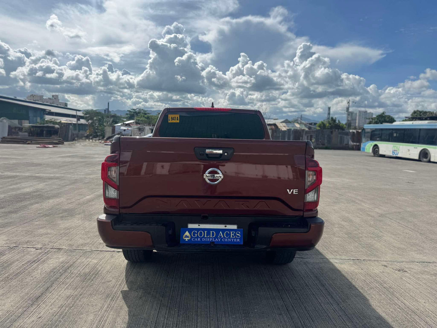 2025 NISSAN NAVARA 2.5L VE CALIBRE 4X2 MANUAL TRANSMISSION Gold Aces Car Display Center