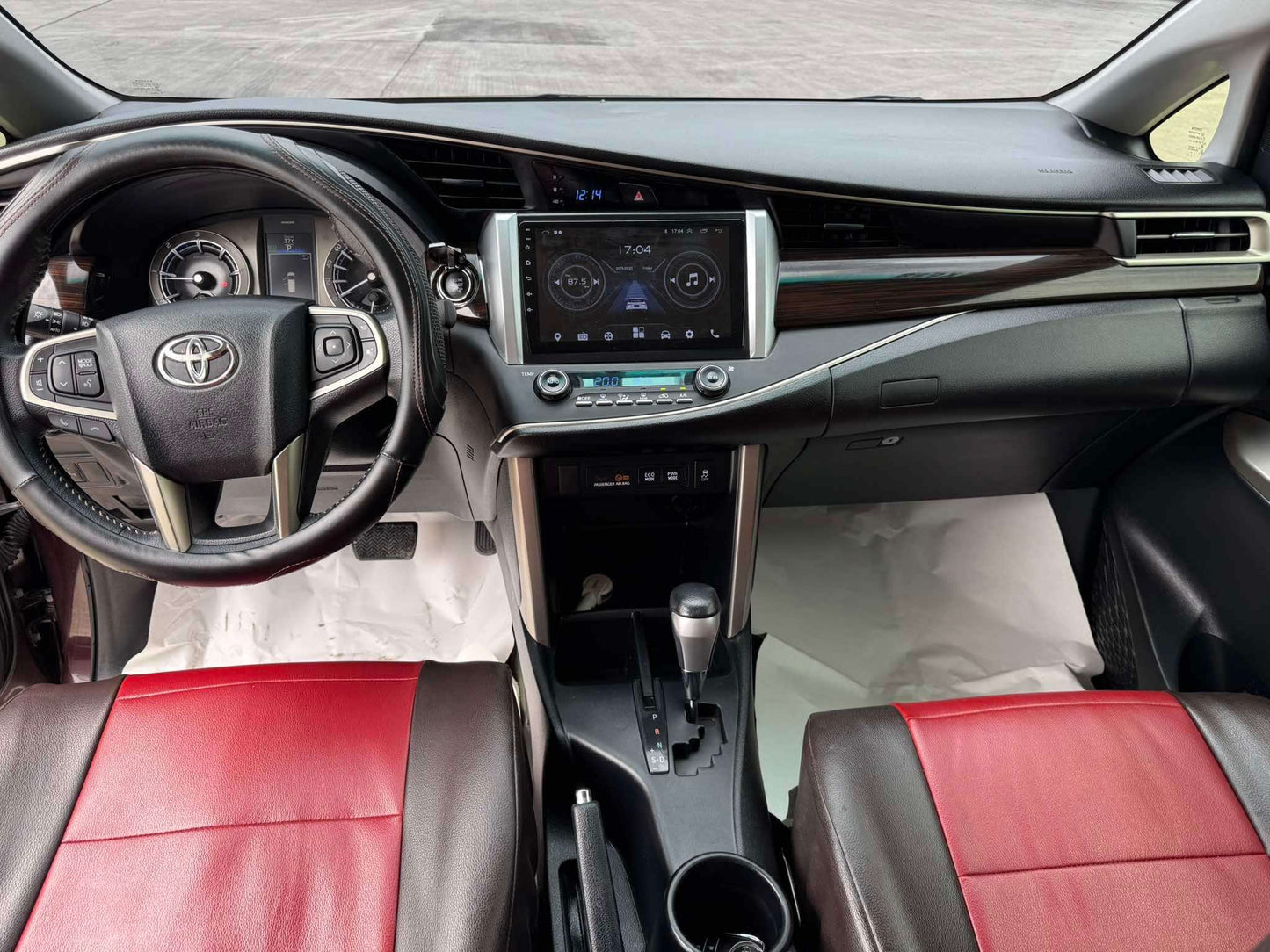 2017 TOYOTA INNOVA V DIESEL 2.8L AUTOMATIC TRANSMISSION (46TKM ONLY!) Gold Aces Car Display Center