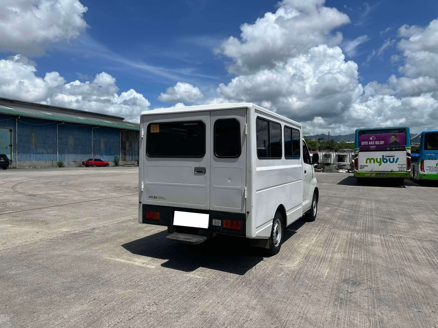 2023 TOYOTA LITEACE 1.5L MANUAL TRANSMISSION (8TKM ONLY!) Gold Aces Car Display Center