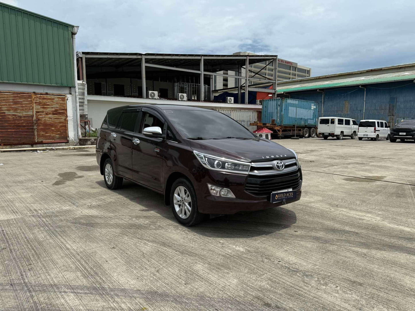 2017 TOYOTA INNOVA V DIESEL 2.8L AUTOMATIC TRANSMISSION (46TKM ONLY!) Gold Aces Car Display Center