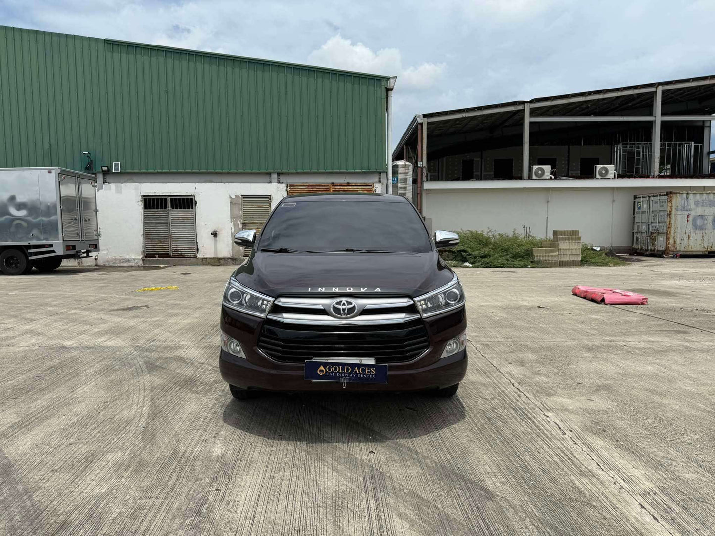 2017 TOYOTA INNOVA V DIESEL 2.8L AUTOMATIC TRANSMISSION (46TKM ONLY!) Gold Aces Car Display Center