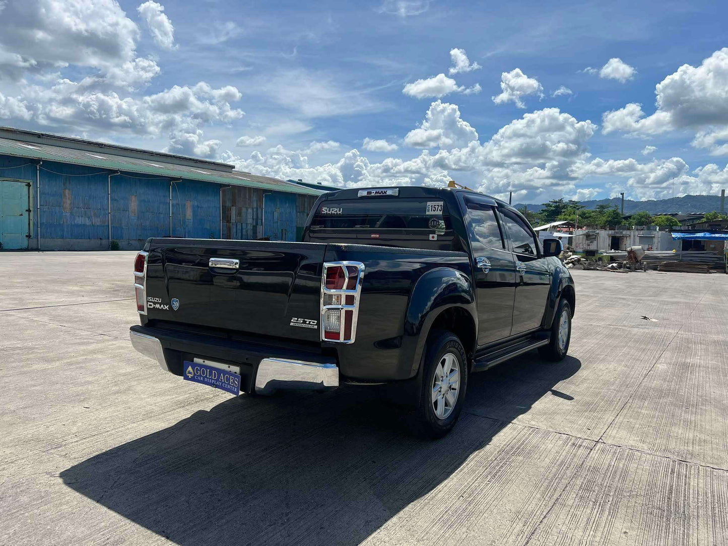 2015 ISUZU DMAX 2.5L 4X2 MANUAL TRANSMISSION (48TKM ONLY!!) Gold Aces Car Display Center
