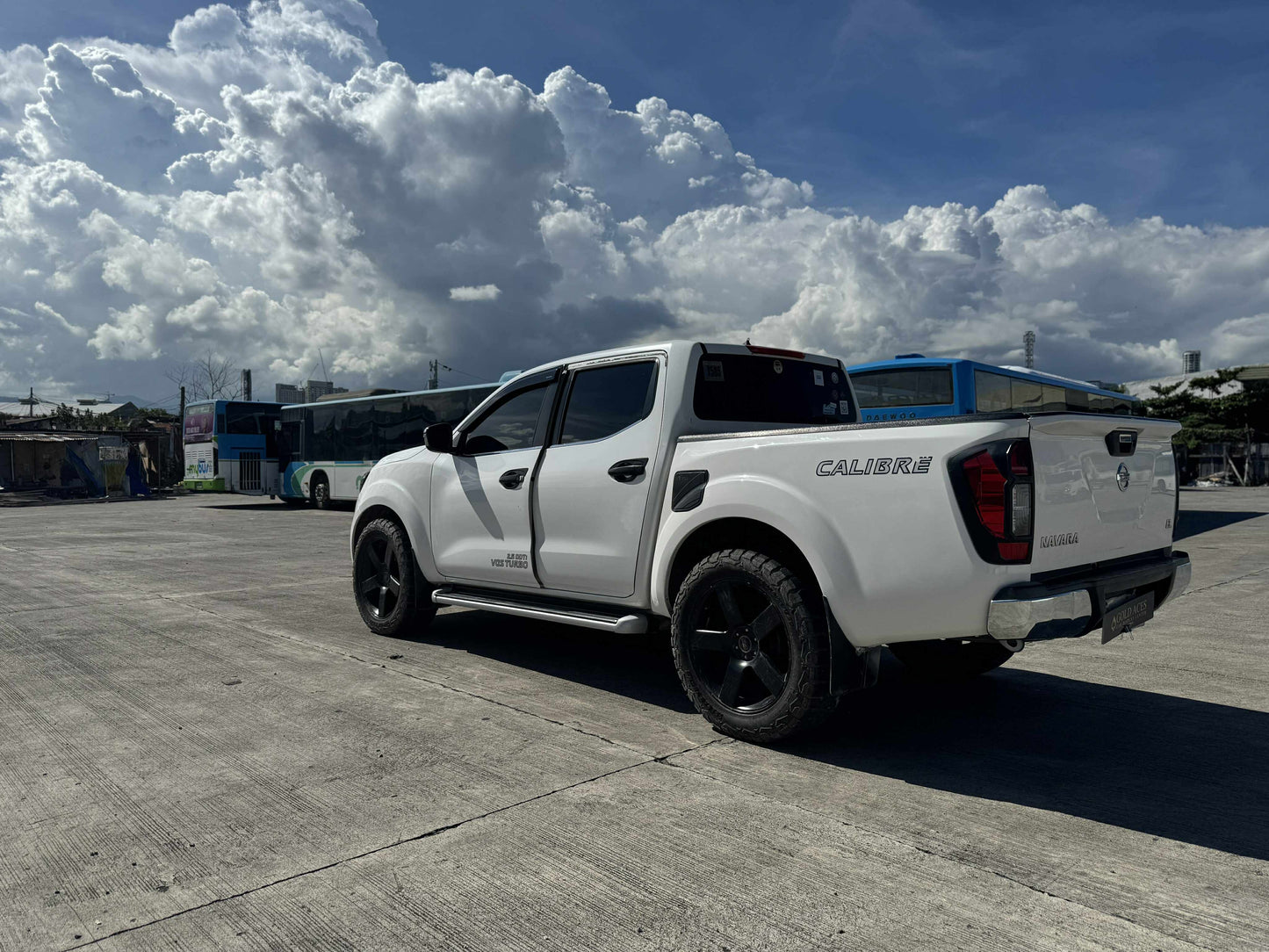 2018 NISSAN NAVARA 2.5L EL 4X2 MANUAL TRANSMISSION Gold Aces Car Display Center