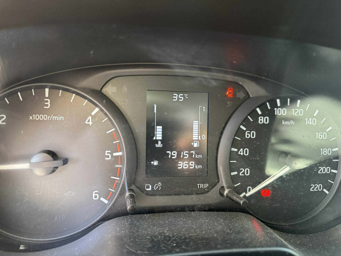 2018 NISSAN NAVARA 2.5L EL 4X2 MANUAL TRANSMISSION Gold Aces Car Display Center