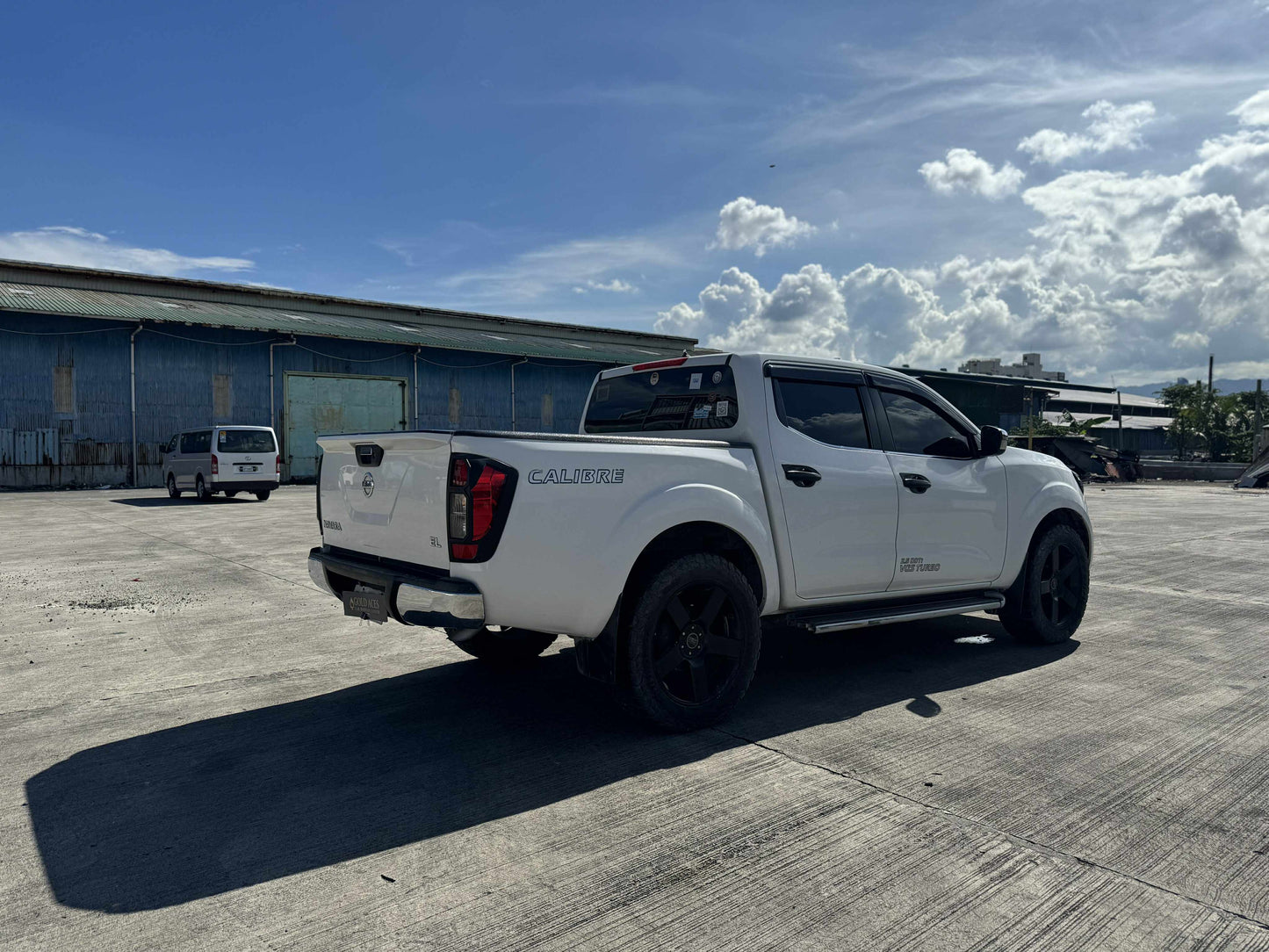 2018 NISSAN NAVARA 2.5L EL 4X2 MANUAL TRANSMISSION Gold Aces Car Display Center