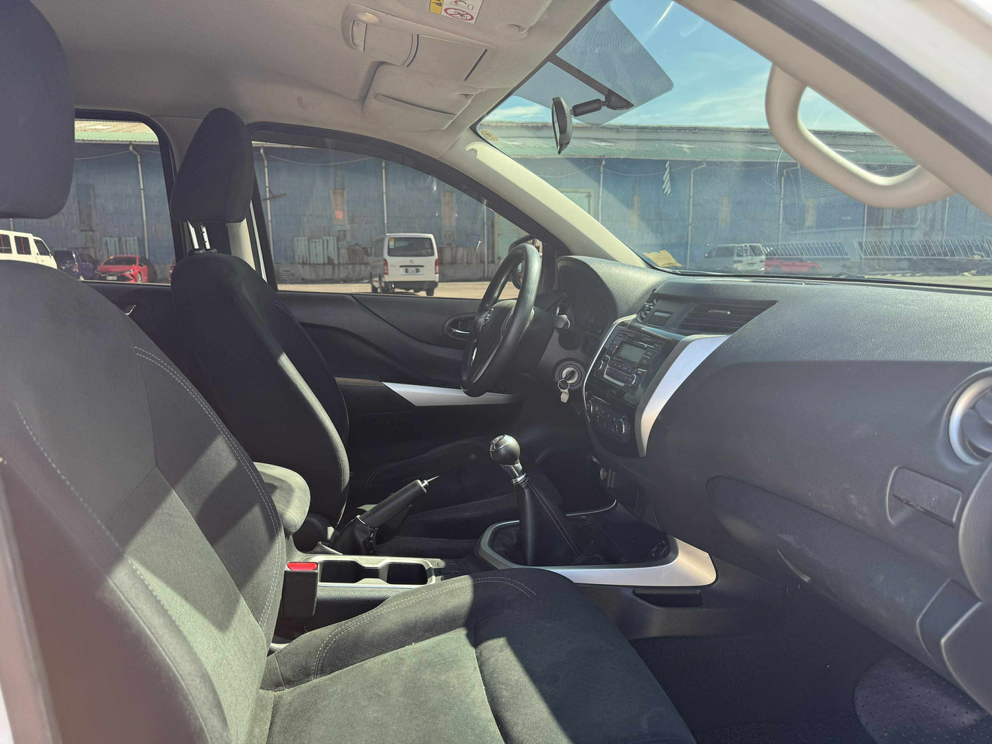 2018 NISSAN NAVARA 2.5L EL 4X2 MANUAL TRANSMISSION Gold Aces Car Display Center
