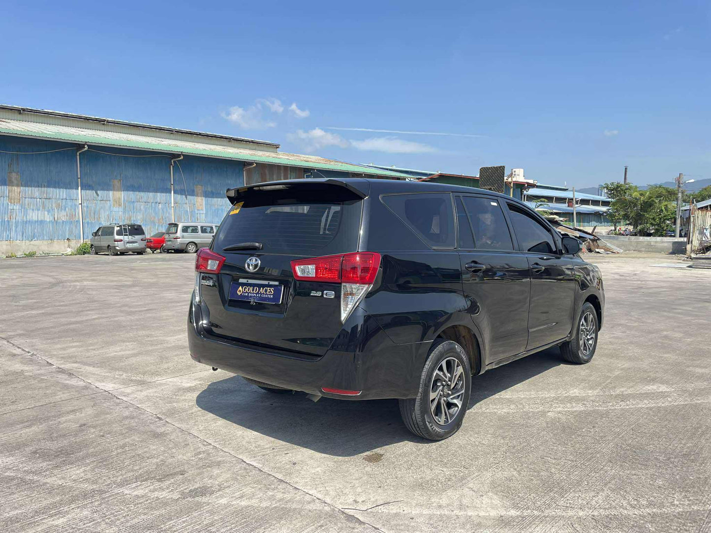 2022 TOYOTA INNOVA 2.8L E DIESEL AUTOMATIC TRANSMISSION Gold Aces Car Display Center