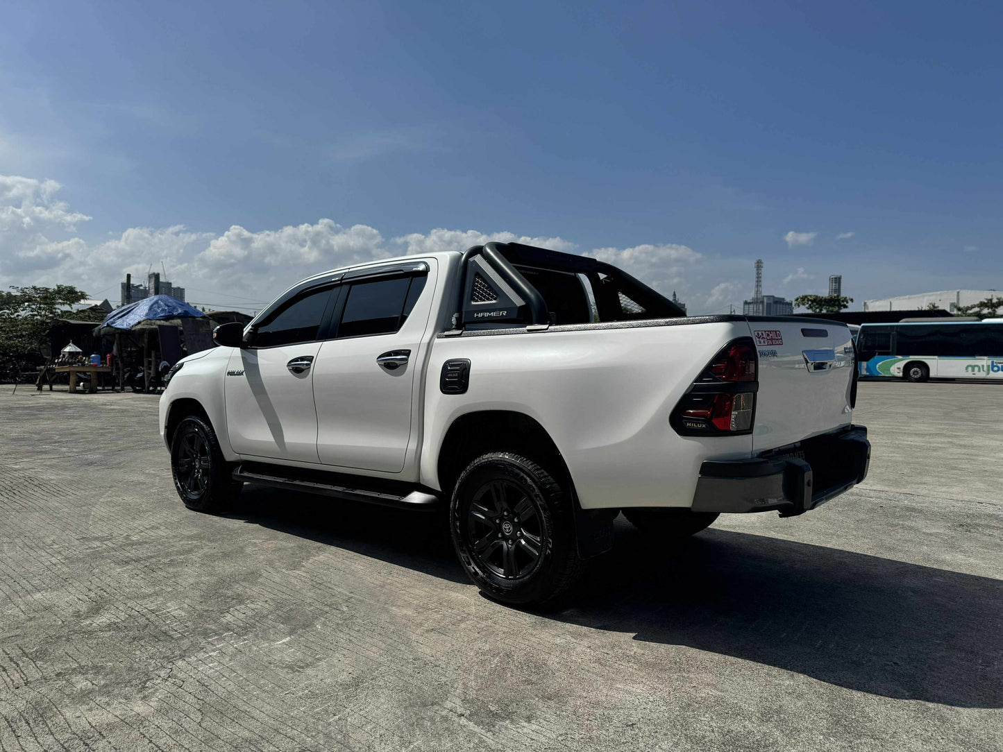 2023 TOYOTA HILUX G 2.5L AUTOMATIC TRANSMISSION Gold Aces Car Display Center