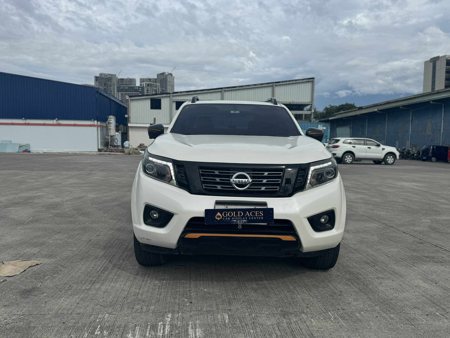 2019 NISSAN NAVARA 2.5L EL LIMITED AUTOMATIC TRANSMISSION Gold Aces Car Display Center
