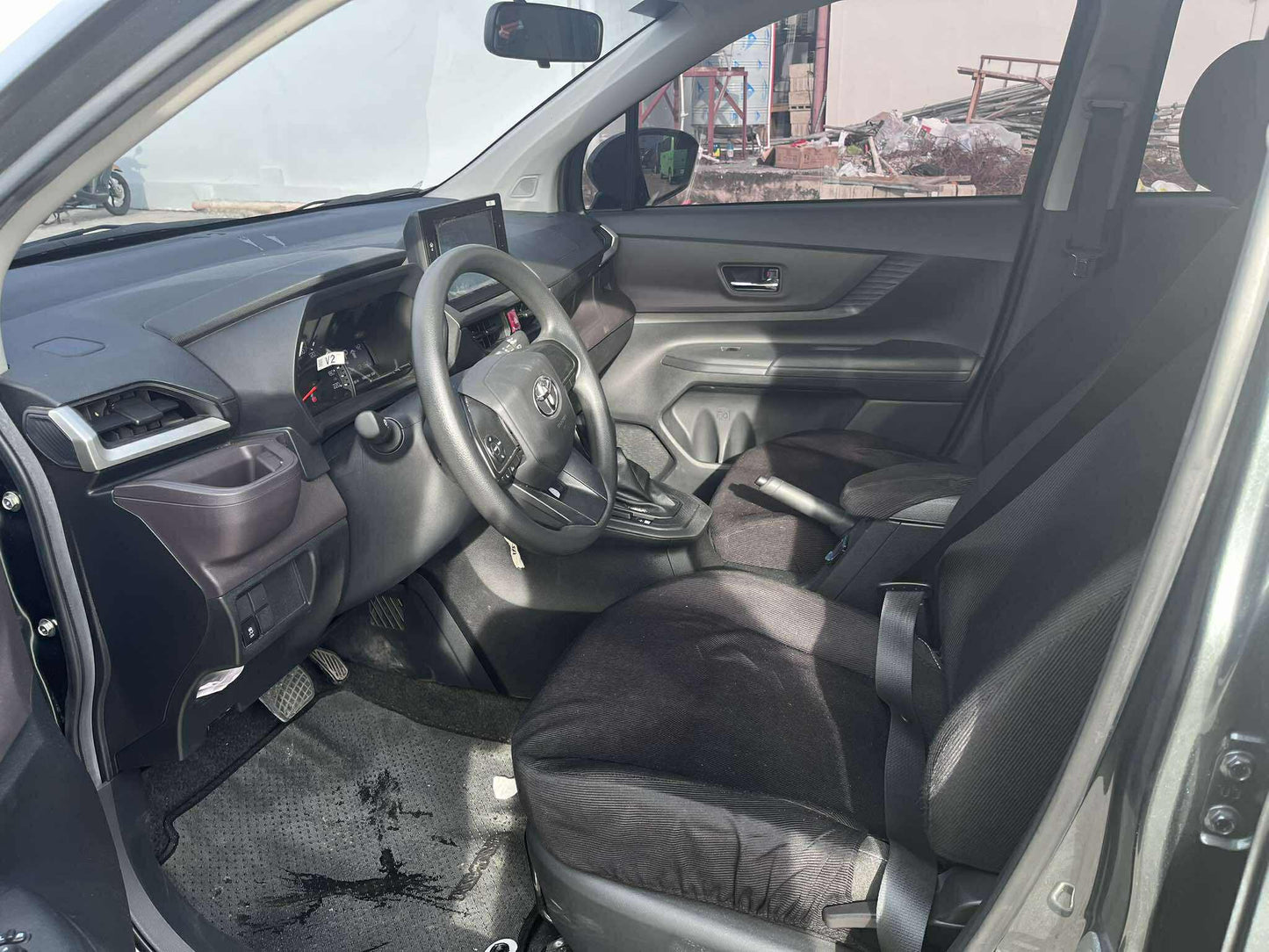 2025 TOYOTA AVANZA 1.3L E AUTOMATIC TRANSMISSION Gold Aces Car Display Center