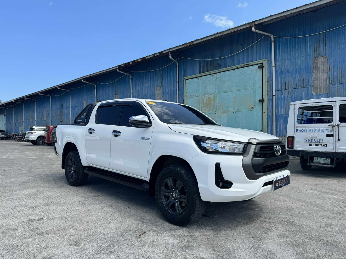 2023 TOYOTA HILUX G 2.5L AUTOMATIC TRANSMISSION Gold Aces Car Display Center