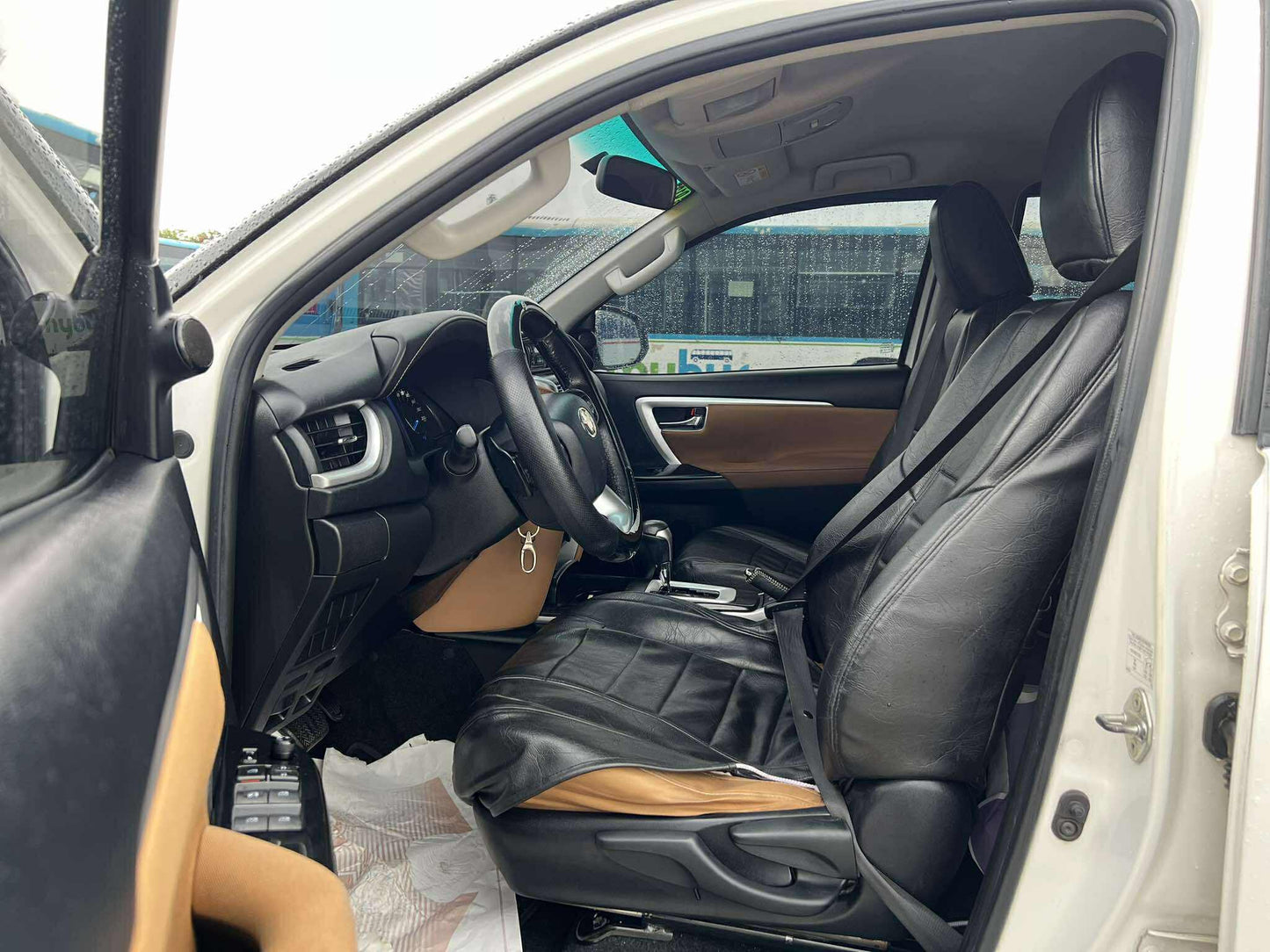 2016 TOYOTA FORTUNER 2.4L G 4X2 AUTOMATIC TRANSMISSION Gold Aces Car Display Center
