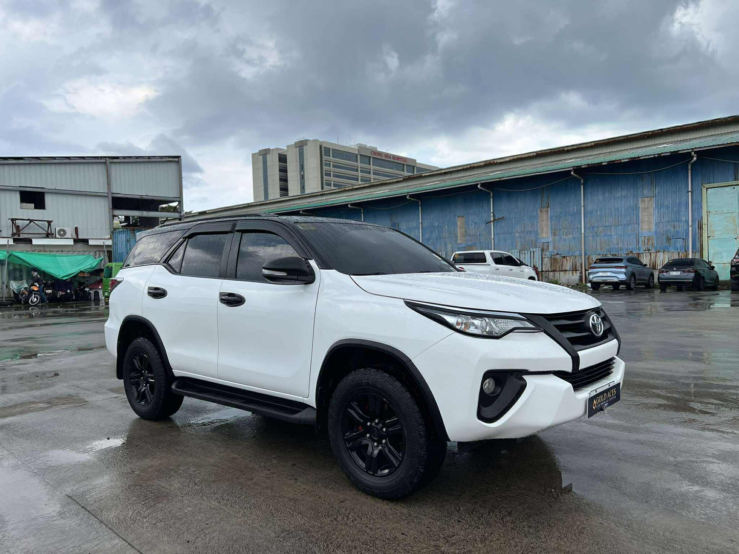 2016 TOYOTA FORTUNER 2.4L G 4X2 AUTOMATIC TRANSMISSION Gold Aces Car Display Center